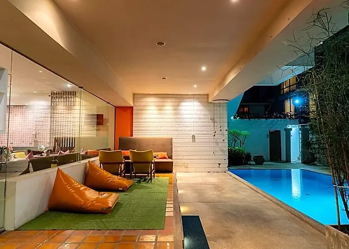 Journeyhub Sukhumvit 26 4*