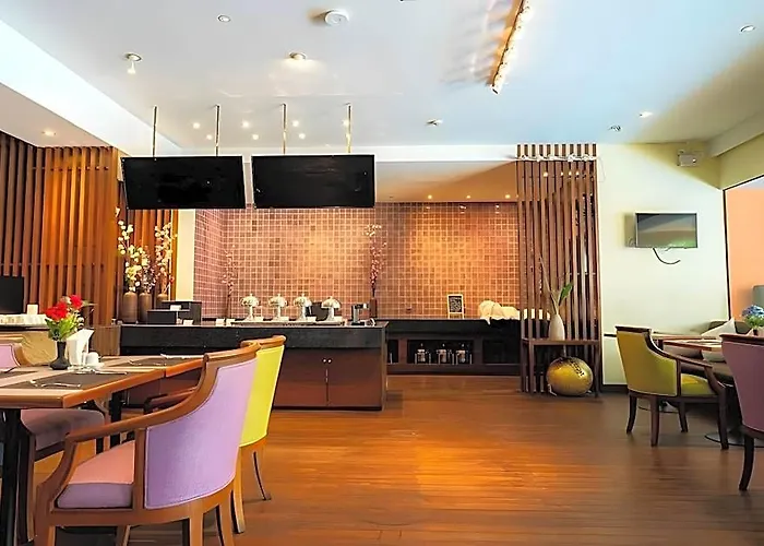 Journeyhub Sukhumvit 26 Hotel