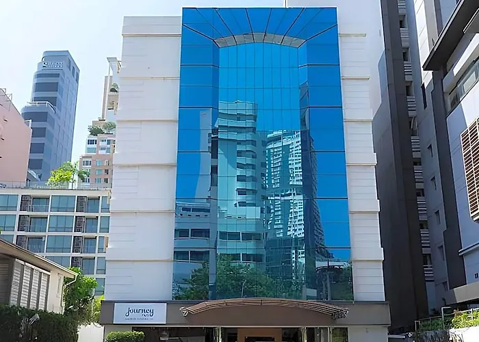 Journeyhub Sukhumvit 26 Hotel